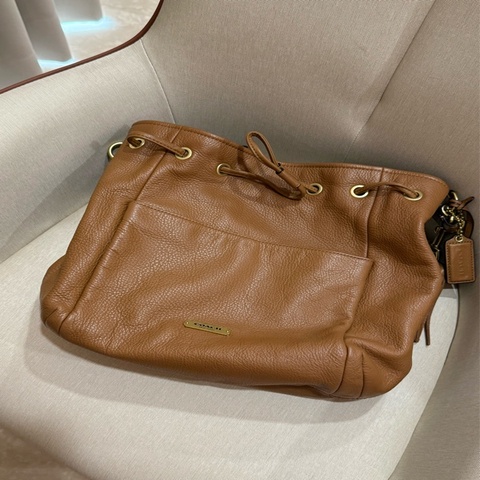Coach 金棕色水桶包