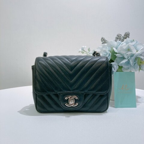 TW4878	Chanel 香奈兒方胖子翻蓋式鍊帶包包 Classic Mini Square Flap Bag Chevron Lambskin Black x PHW