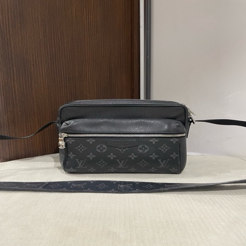 LV 路易威登 男包Outdoor 经典老花 牛皮拼涂层帆布 邮差包单肩包斜挎包 常规 男款 黑色