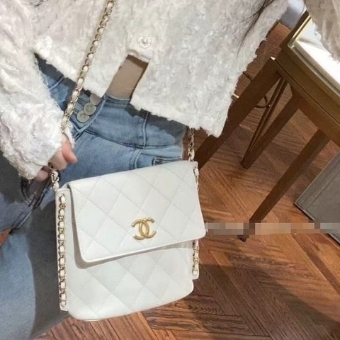 CHANEL 21S 小號 嬉皮包 鏈條包 Small Hobo Bag 白金小牛皮 19*23*7  9新 配件塵袋