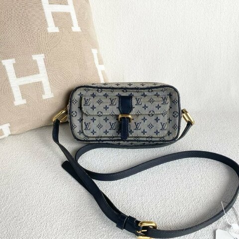 LV 丹寧牛仔相機包 21*11*4.5 98新配件肩帶 塵袋