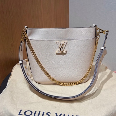 路易威登Louis Vuitton Lock and walk水桶包 白金 牛皮
