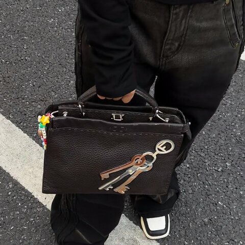 Fendi 深棕色2936顆粒牛皮peekaboo 男款郵差包 28x22x5 98新配件塵袋 肩帶