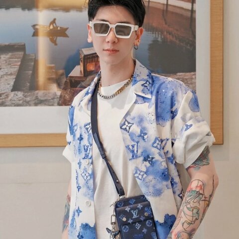 LV summer bundle系列 藍色水彩 粒面牛皮革手機包11×2.5×18cm 99新配件塵袋