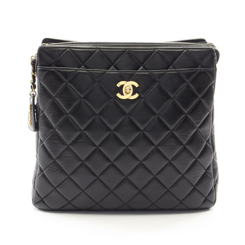 香奈兒 (CHANEL) 絎縫鏈條雙肩包，羊皮材質，黑色，金色五金，二手
