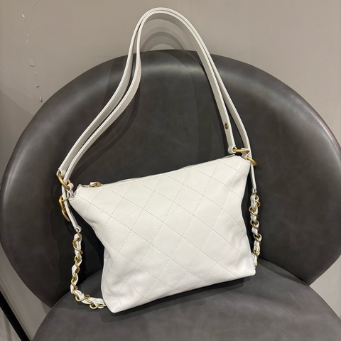 Chanel 25S 白色金釦hobo包