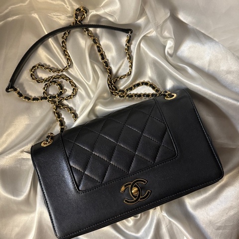 Chanel 黑金牛皮琺瑯扣雙C雙蓋口蓋包