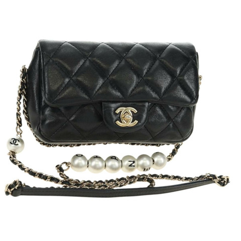 香奈兒 (CHANEL) 絎縫珍珠鍊單肩包，羊皮材質，黑色金色雙C標誌，正品編號 ka4643M
