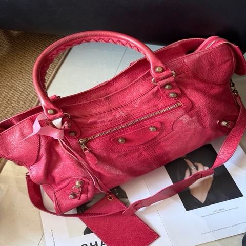 Balenciaga 巴黎世家機車包底長42大號西瓜紅。