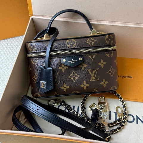LV路易威登/LOUIS VUITTON Vanity CHAIN POUCH 通體老花滿印拉鍊開合 皮革 手提化妝包斜挎包 棕色 金扣 附件：塵袋 肩帶