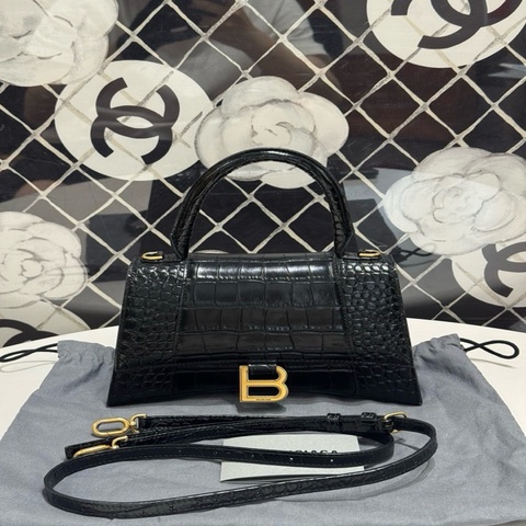 Balenciaga/巴黎世家 黑金鰐魚壓紋沙漏包 S號 手機輕鬆放下 日常容量夠用 經典黑金配色 時髦百搭