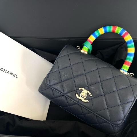 CHANEL香奈兒 Coco Handle走秀款彩虹手柄 鏈條菱格鎖扣 稜紋牛皮 97新