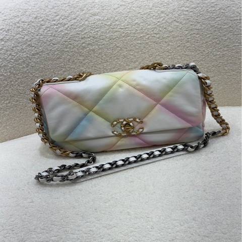 Chanel百彩羊皮19bag