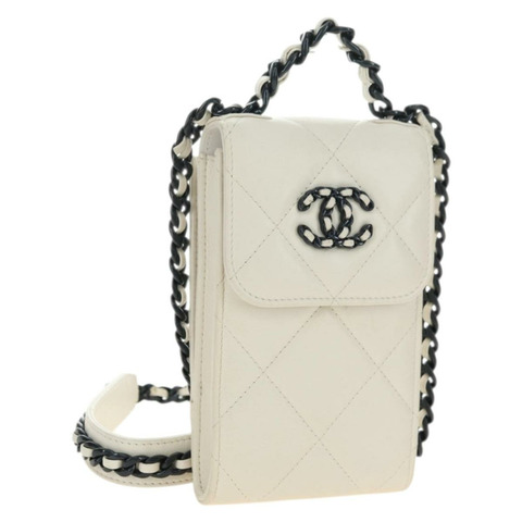 香奈兒 (CHANEL) 絎縫鏈條肩背包，羊皮材質，白色/銀色雙C標誌，貨號 181828M