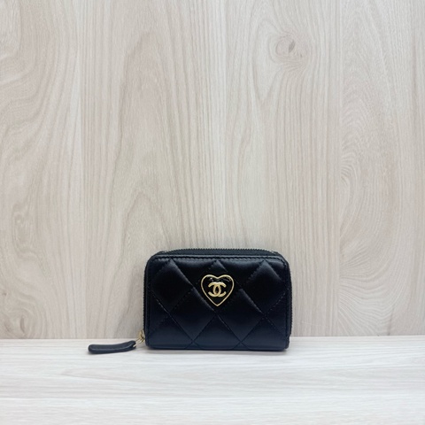 Chanel 黑金羊皮愛心琺瑯釦ㄇ拉卡包