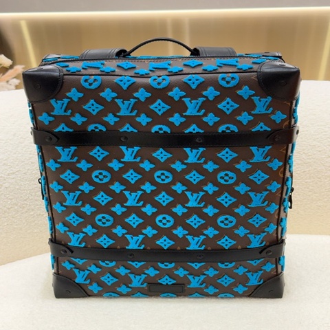 LV 限量繡款 Soft Trunk 雙肩後背包