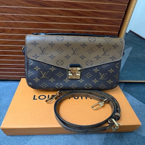Lv拼色老花郵差包/斜背包（M44876)
