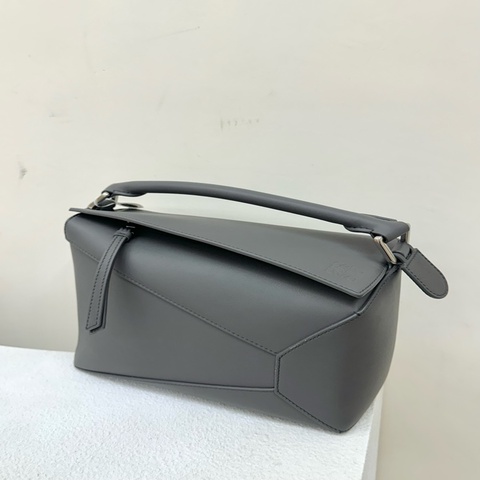 全新LOEWE Anagram Puzzle 幾何線條設計 小牛皮 手提包 小號 small 深灰色