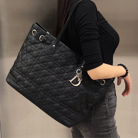 氣場全開!💅🏻Dior 迪奧菱格托特包才是真·通勤王者🖤