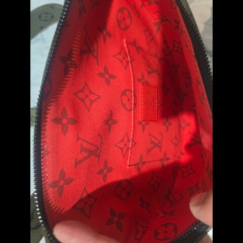 LV Moon 斜背包