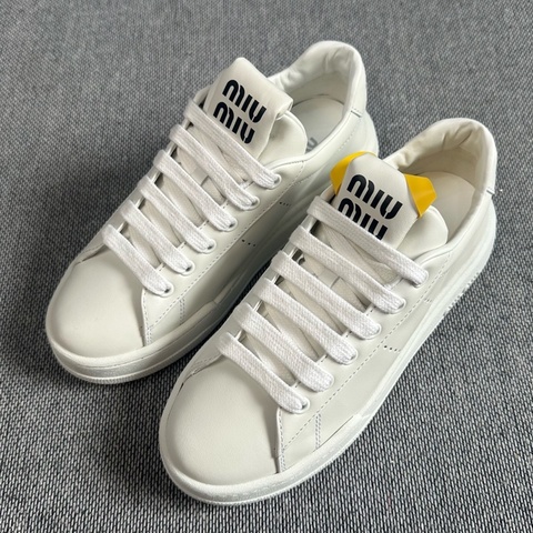 MIU MIU/繆繆 （有盒）皮革 漂白系帶 低幫 時尚板鞋 女款 尺碼：36