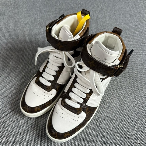LOUIS VUITTON /LV 牛皮 高幫運動 時尚板鞋  尺碼：36.5
