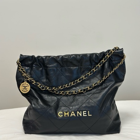 CHANEL香奈兒 22 Bag 中號｜黑金亮面小牛皮 99新 全配（含購證）｜晶片款