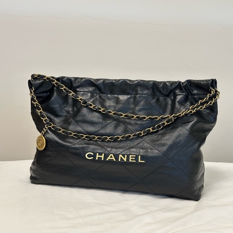 CHANEL香奈兒經典 22 Bag 中號｜黑金亮面小牛皮｜🌸99新 全配（含購證）｜晶片款