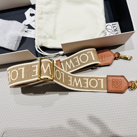 LOEWE Anagram Strap 緹花肩背帶 棕色 金釦