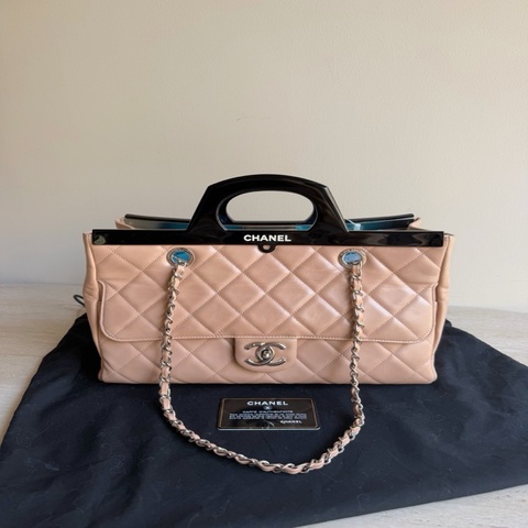 Chanel香奈兒衣架包粉色油蠟牛皮21開 尺寸31×23