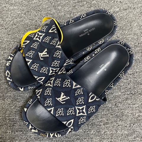 LOUIS VUITTON/路易威登 時尚套腳一字拖鞋  尺碼：35