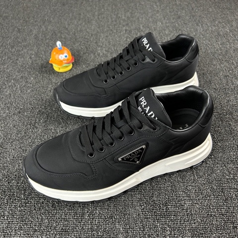 Prada 普拉達 黑色再生尼龍鋼標運動鞋 尺碼：42 碼