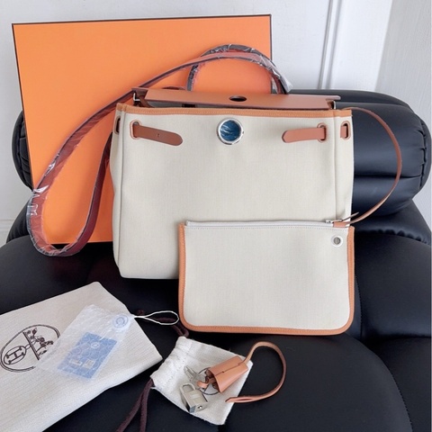 【近新閒置品】 愛馬仕 Hermes 冰川白拼金棕色 Herbag31 Z刻 銀扣 內縫 手提單肩斜挎包 五金帶膜