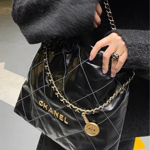 💎Chanel香奈兒｜23C 22bag黑金  中號外縫線垃圾袋｜98新芯片款
