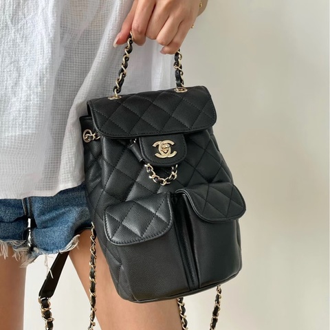 💎Chanel香奈兒｜22S黑金荔枝皮雙肩包｜99新芯片款