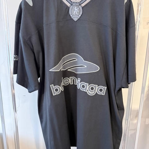 Balenciaga✨26S徽章刺繡球衣上衣T XS碼