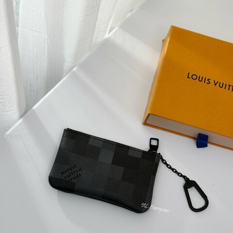 S5554-LV  Pochette Cles黑灰格紋一字零錢卡包M28666