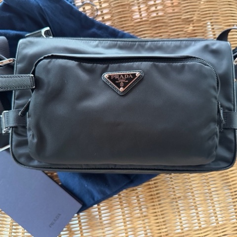 Prada Re-nylon & saffiano 肩背包