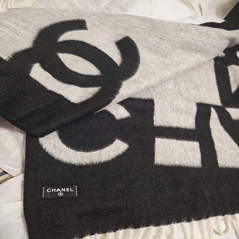 Chanel香奈兒26A高級手工坊雙面羊毛圍巾