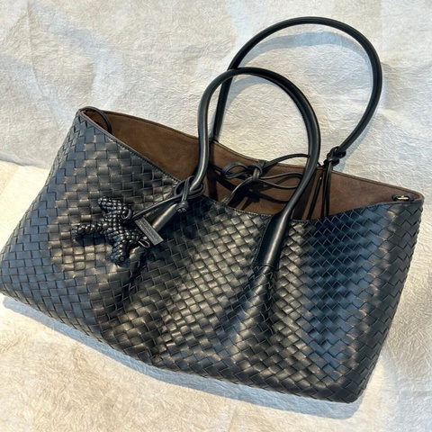 Bottega Veneta  葆蝶家推出的2025早春系| Pinacoteca托特包