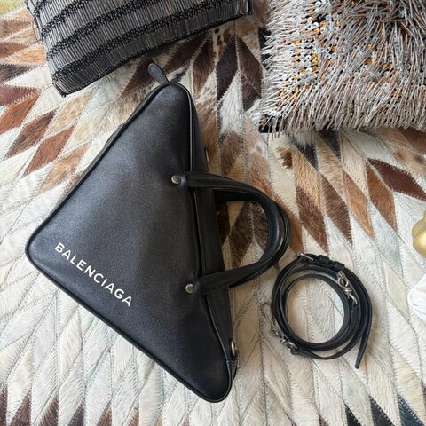 BALENCIAGA 全皮三角兩用包黑色