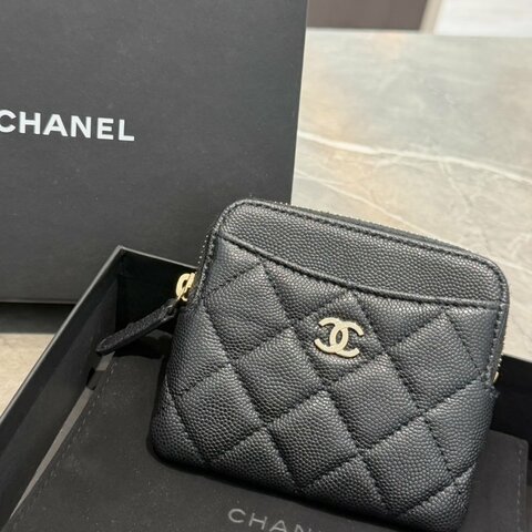 Chanel 經典小牛皮拉鍊卡片零錢包