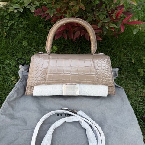 Balenciaga 巴黎世家鰐魚紋沙漏包奶茶灰S號專櫃工價兩萬多