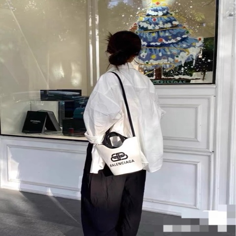 Balenciaga/巴黎世家 黑白帆布水桶包 經典黑白配色
