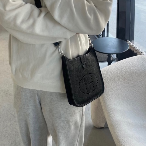 #極新 愛馬仕HERMES Mini Evelyne 16 黑銀