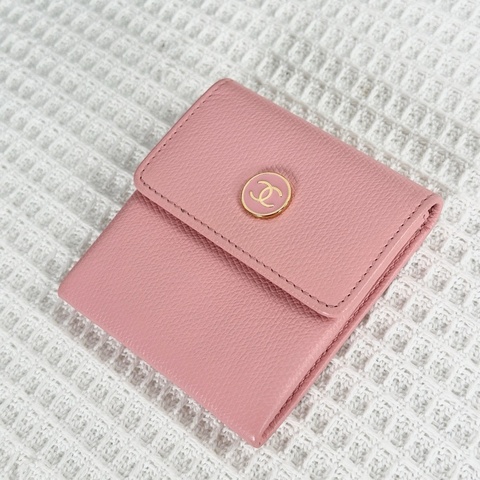 Chanel香奈兒粉絲琺瑯圓扣零錢包