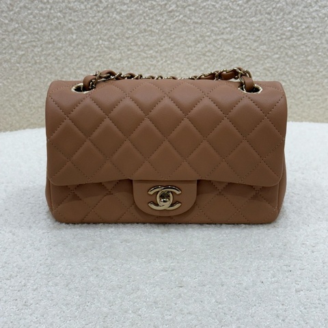 Chanel 24B CF20 焦糖奶色