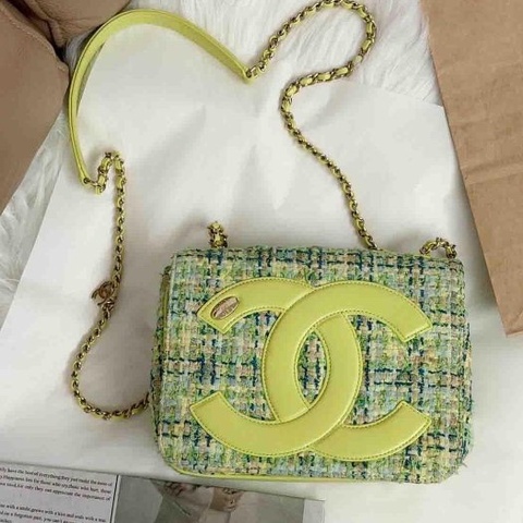 Chanel罕見且超級甜美的蘋果綠呢料大雙C logo包