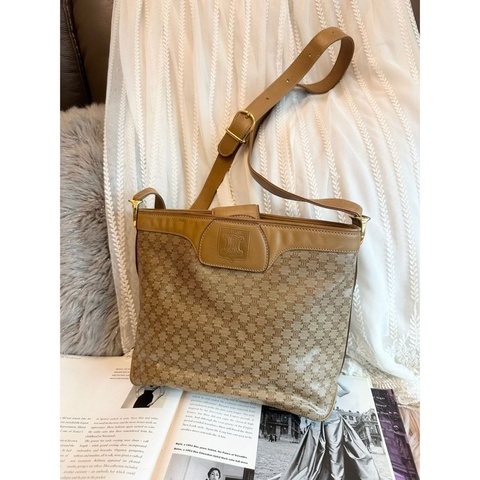 思琳CELINE 經典老花Macadam 經典凱旋門皮標斜背包 凱旋門米花圖騰