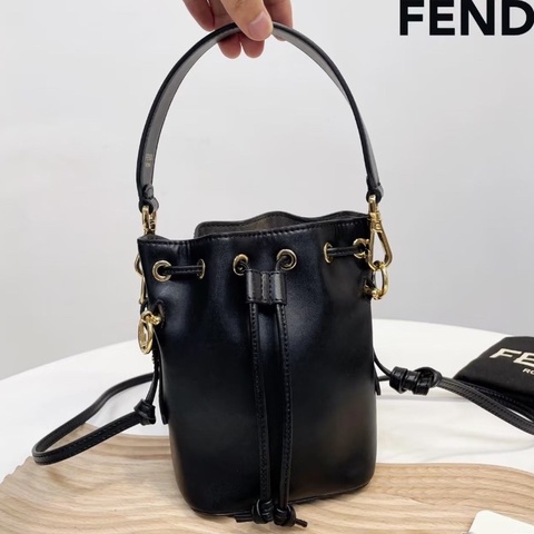 全新全配🖤✨＃Fendi＃黑金水桶
